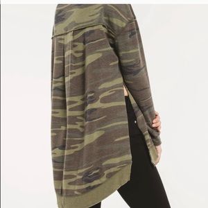 Z Supply Camo Weekender, size S